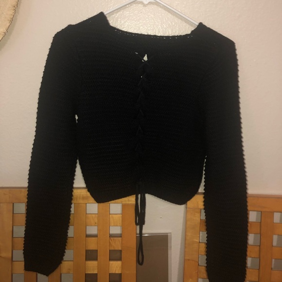 Crop Top Sweater - Picture 4 of 4